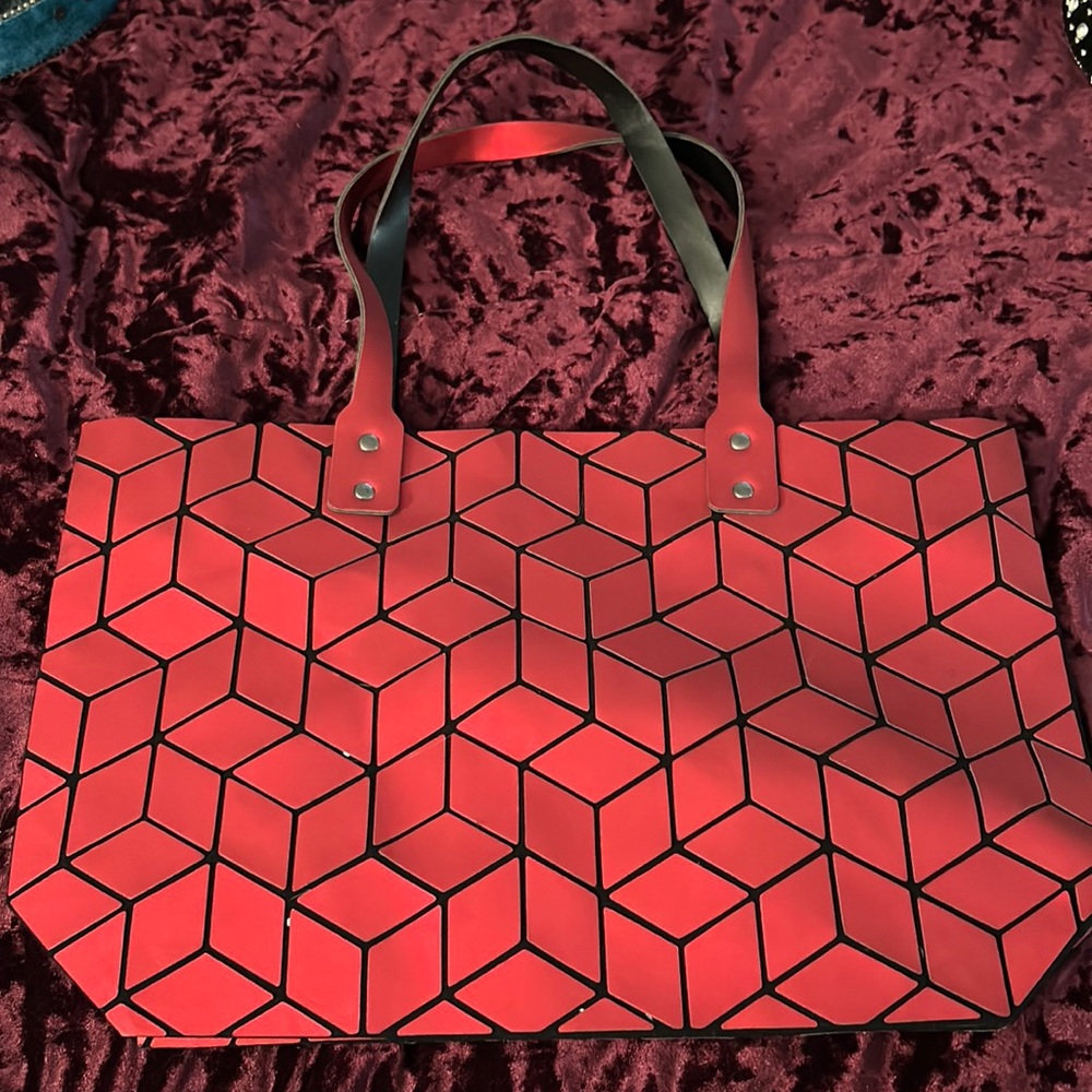 Red geometric purse